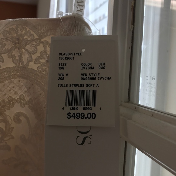 Beautiful Summer Wedding Dress! Size 16W. - Picture 9 of 13